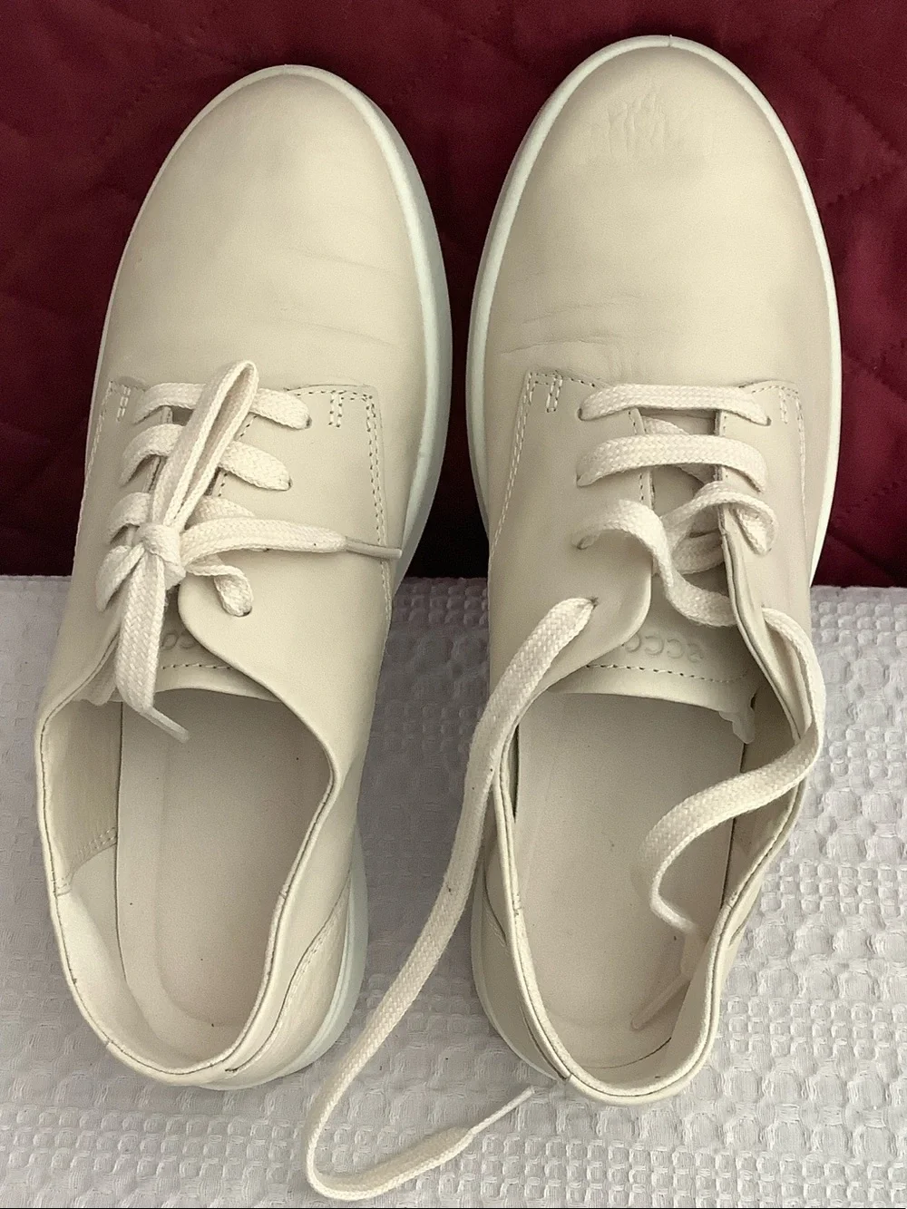 Ecco Cream Leather Lace-Up Athletic Sneakers